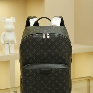 This Apollo backpack, crafted from supple Monogram Eclipse coated canvas, perfectly blends style and functionality. It features a range of distinctive design details, including exceptionally comfortable leather shoulder straps and a front pocket with magnetic closure.40×30×20cm (L×H×W) Outer: Monogram Eclipse coated canvas Lining: Fabric Trim: Natural cowhide leather Hardware: Silver-plated metal Features: 1 pair of adjustable leather shoulder straps, top handle, 2 interior patch pockets, 1 iPad pocket, zipper closure, front zipper compartment, magnetic closure exterior pocket.